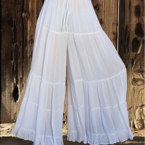 White tiered tie waist palazzo pants. XL. Amanda’s Collection.